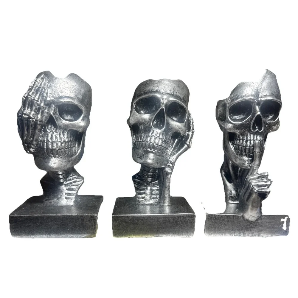 3 Skull See, Hear, Speak No Evil‎ Decor Set
